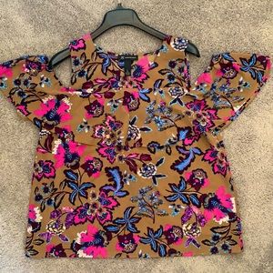 Peakaboo shoulder top with sequin